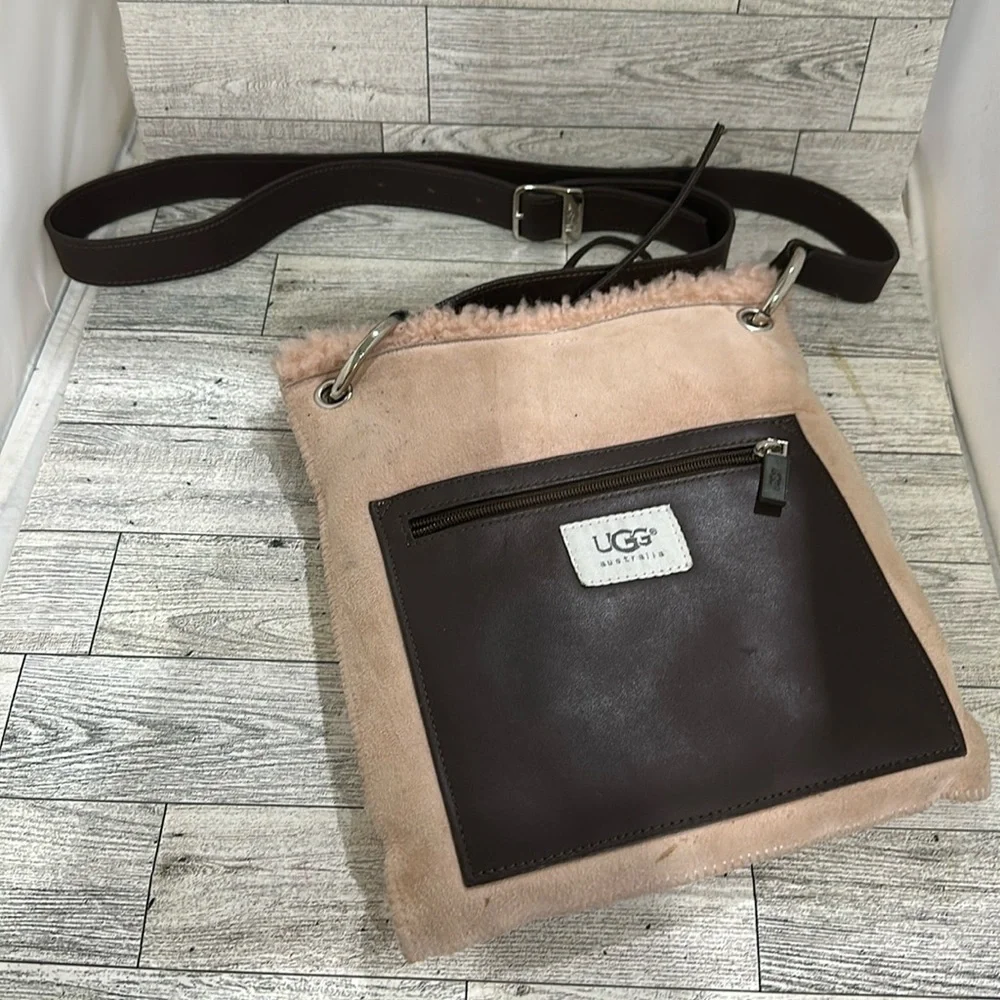 UGG AUSTRALIA PINK SHEARLING POCKET MESSENGER SLIMPACK CROSSBODY BAG - Picture 1 of 7